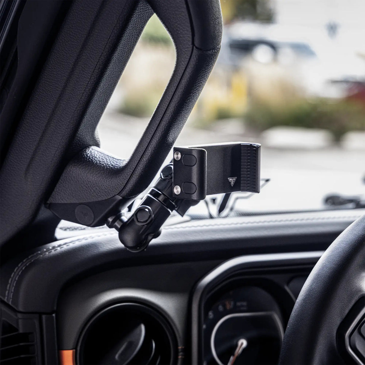 2024+ Jeep JL, Gladiator, and 4XE LINK™ Grab Handle Mount With Qi2.2/MagSafe Charging & Cooling Phone Holder | 3.5" Arm - Xtrusion Overland