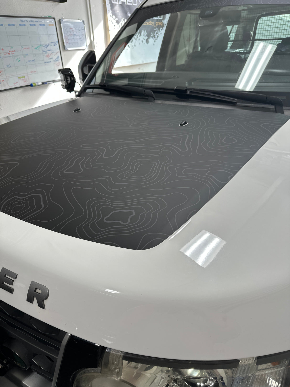 Land Rover Discovery LR4 Hood Stamp