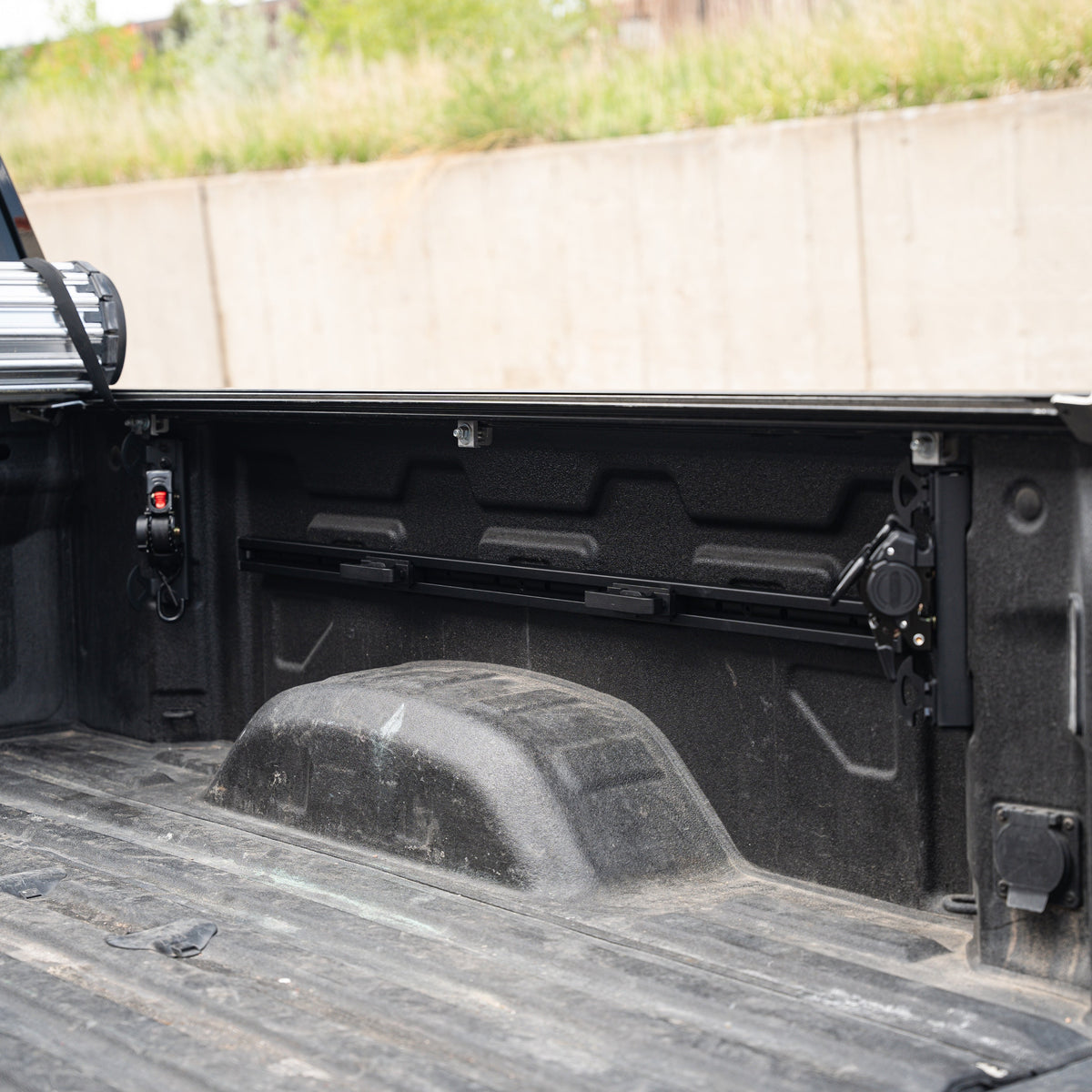 Integral Rails (Compact) - Bedside Rail System - Chevrolet & GMC 2500/3500 (2020+ 6'10" Bed Only)