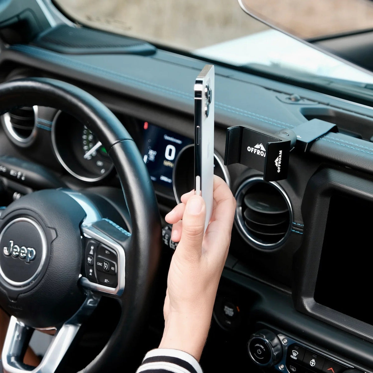 OFFROAM Jeep Wrangler JL | Gladiator JT (2018-2023) Dashboard Phone Mount - Xtrusion Overland