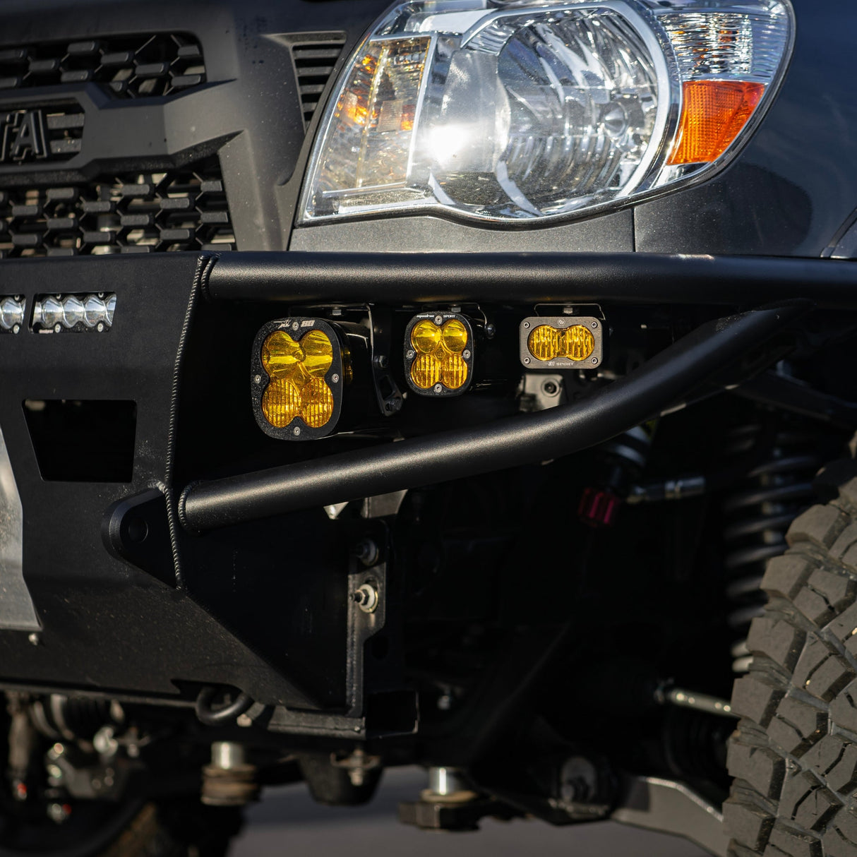 Tacoma Hybrid Front Bumper / 2nd Gen / 2005 - 2011 - Xtrusion Overland