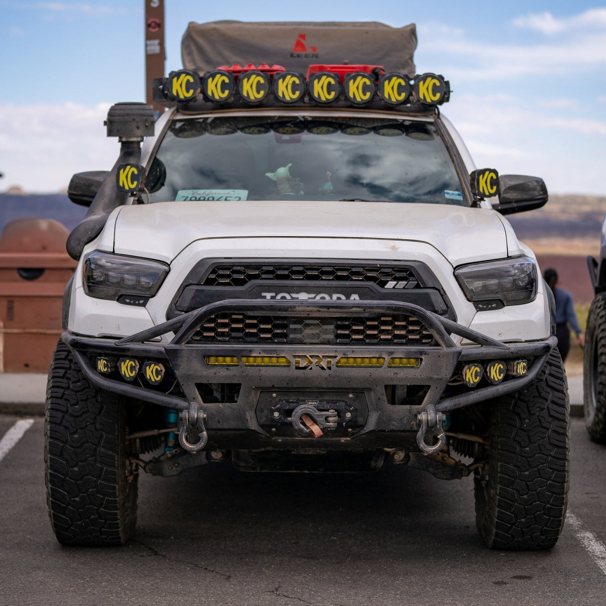 Tacoma Hybrid Front Bumper / 3rd gen / 2016 - 2023 - Xtrusion Overland