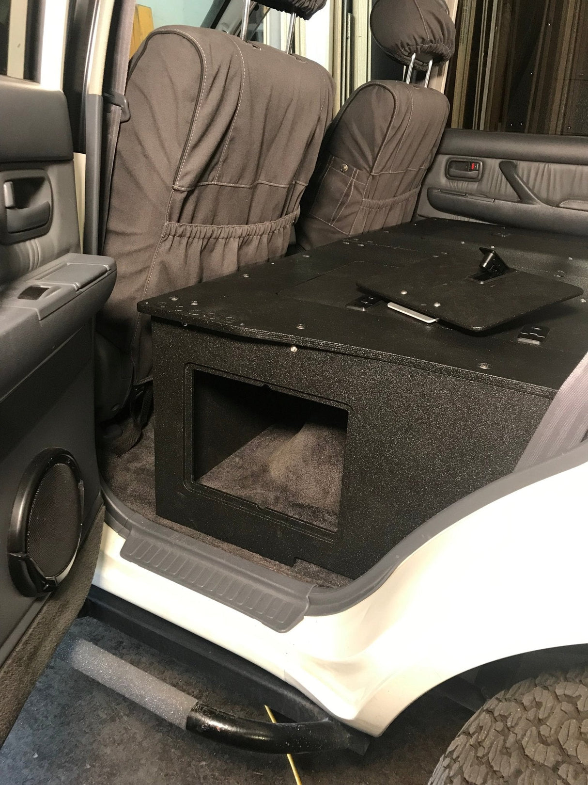Toyota Land Cruiser 1991 - 1997 80 Series - Second Row Seat Delete Plate System - Module Height Platform - Xtrusion Overland