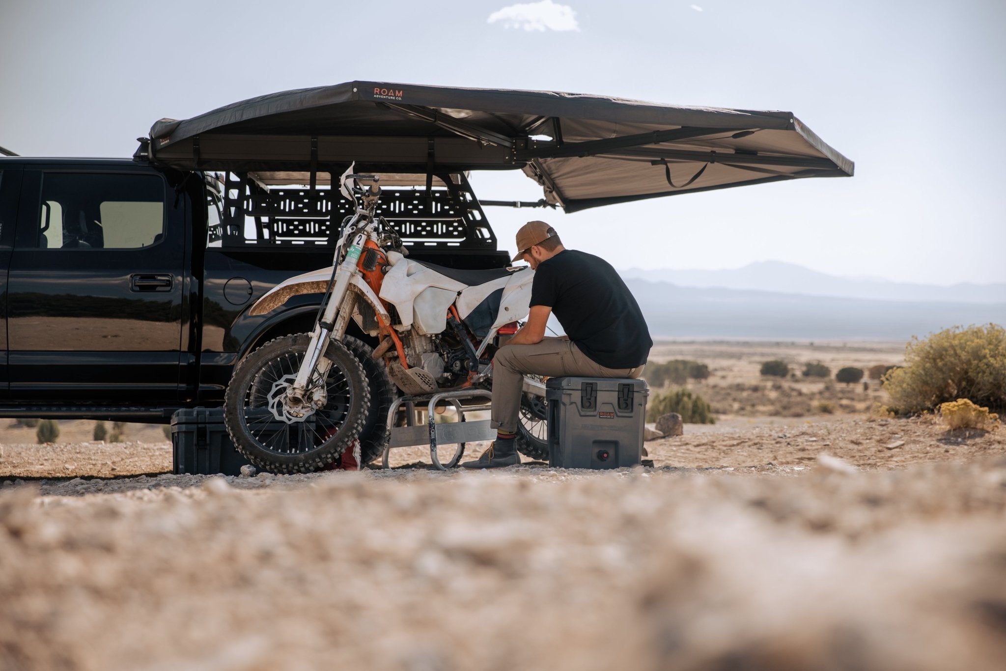 270 degree overland awning attached to 4x4 truck