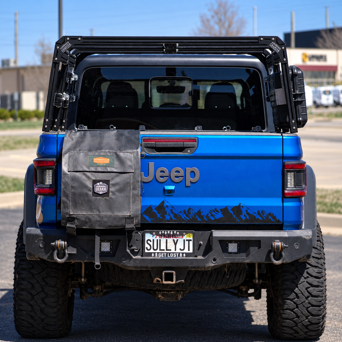 Jeep gladiator with case mounted to the right side using XTR recessed case brackets
