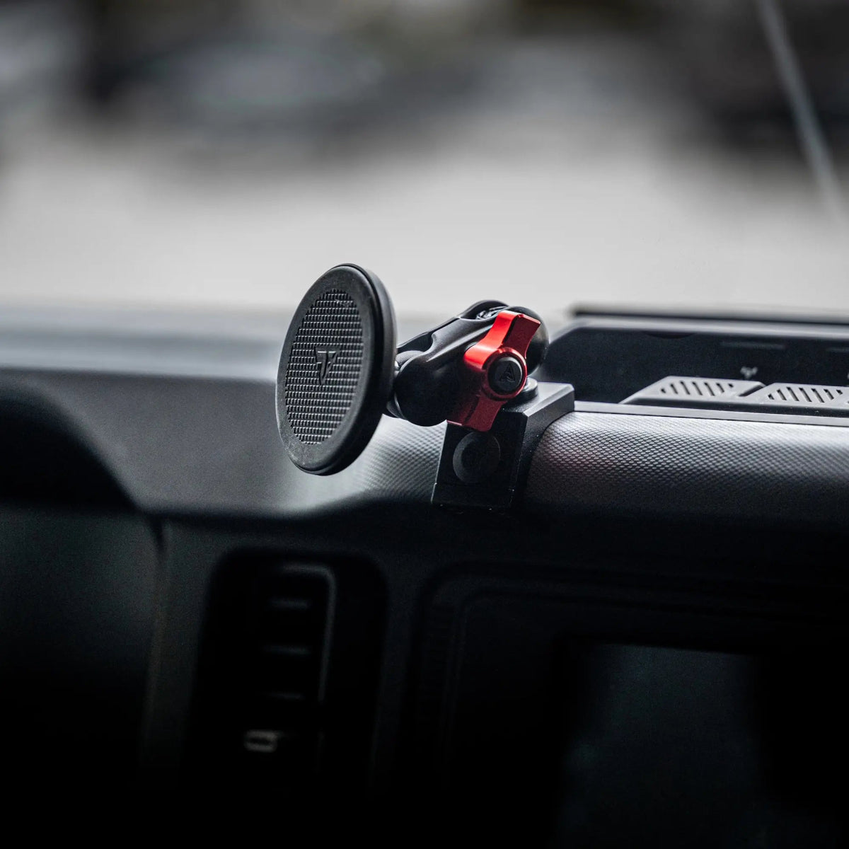 2021-2026 Ford Bronco LINK™ MagSafe Charging Phone Mount With Top Dash Clip | 2" Arm | 6th Generation | (NOT FOR LEATHERETTE STITCHED DASH) - Xtrusion Overland
