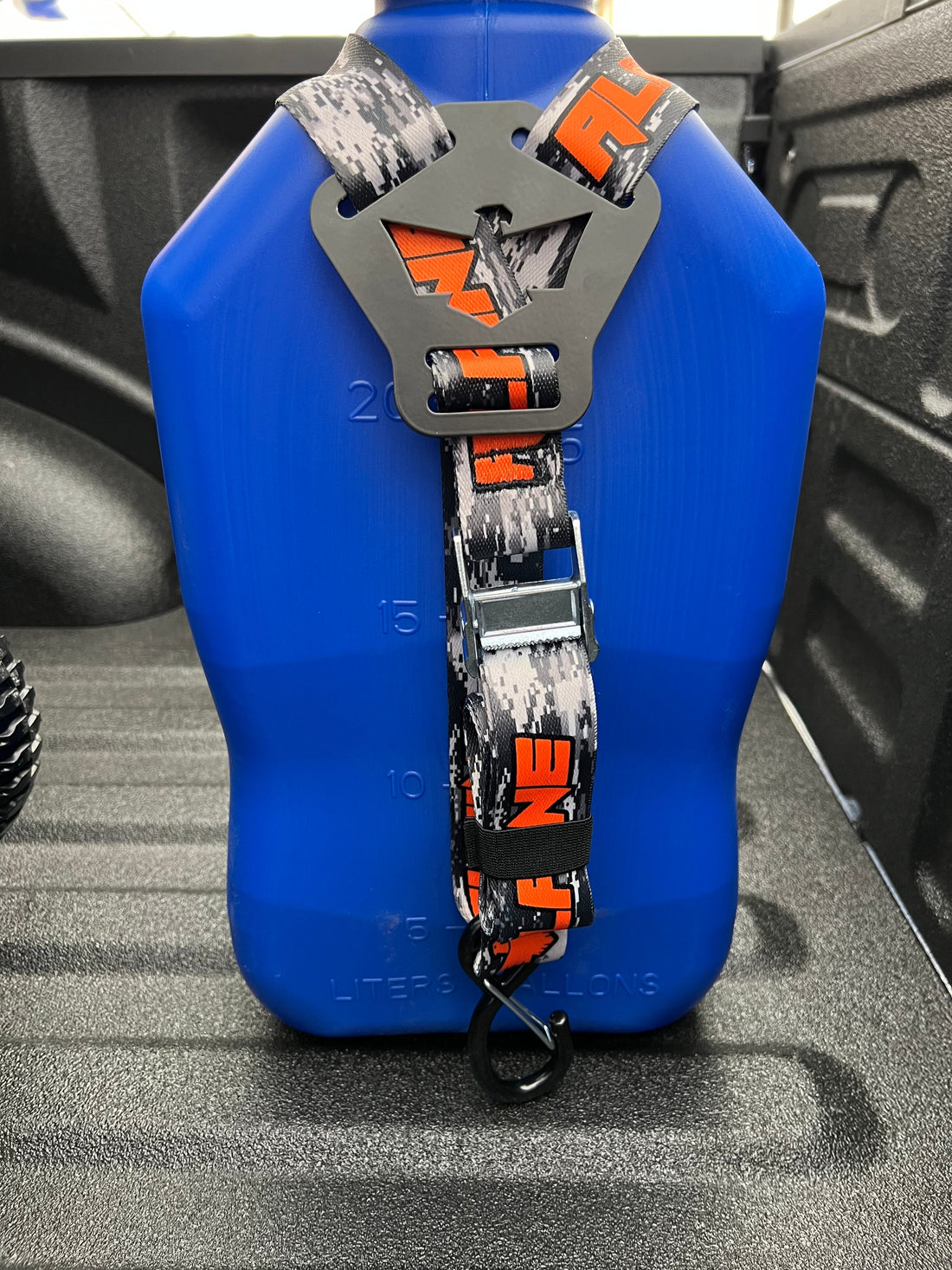 Dual Y Fuel Jug Strap-Storm Camo