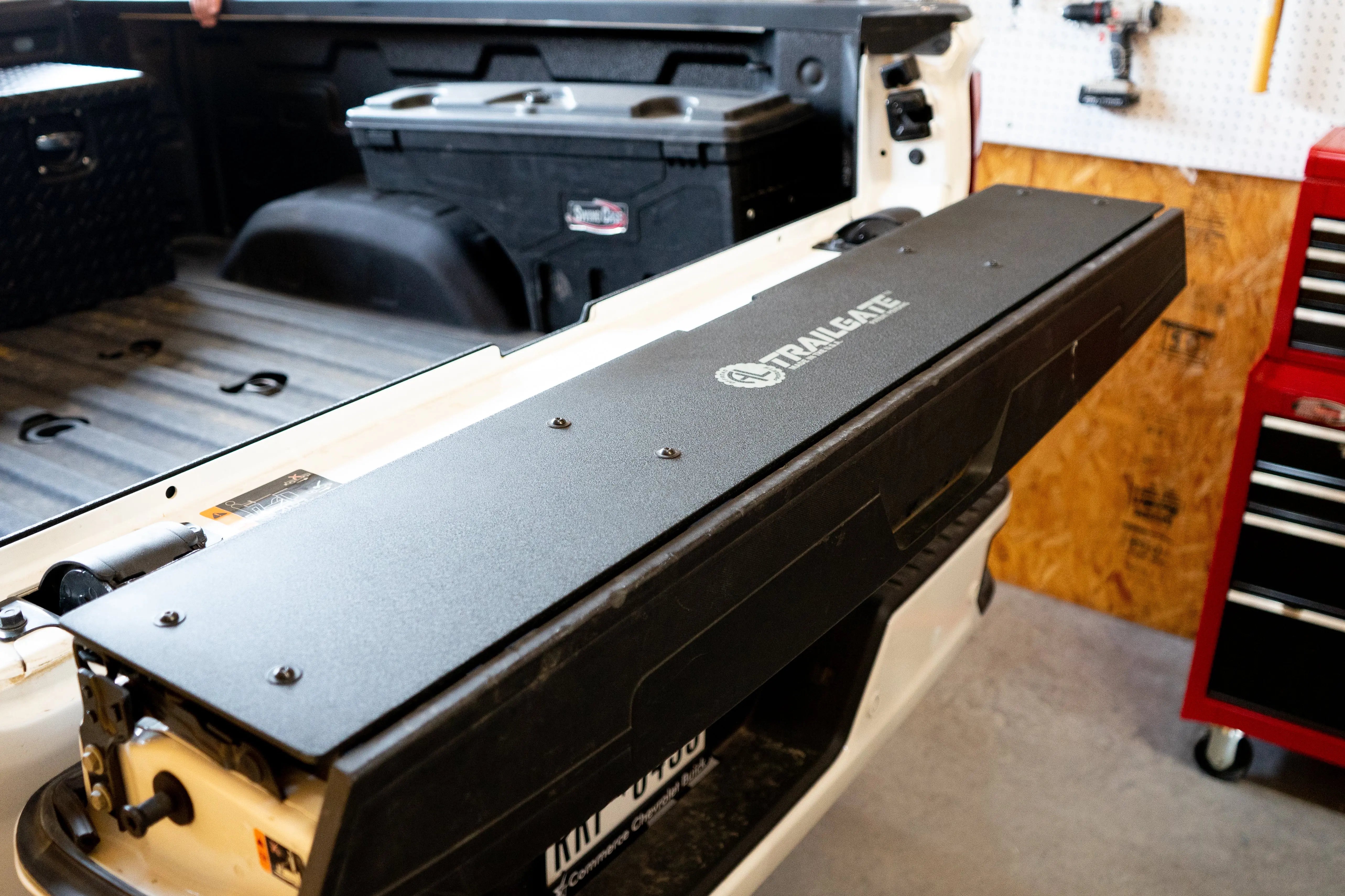 TrailGate Panel for Chevy Silverado (2022+ w/ Multi-Flex Tailgates)