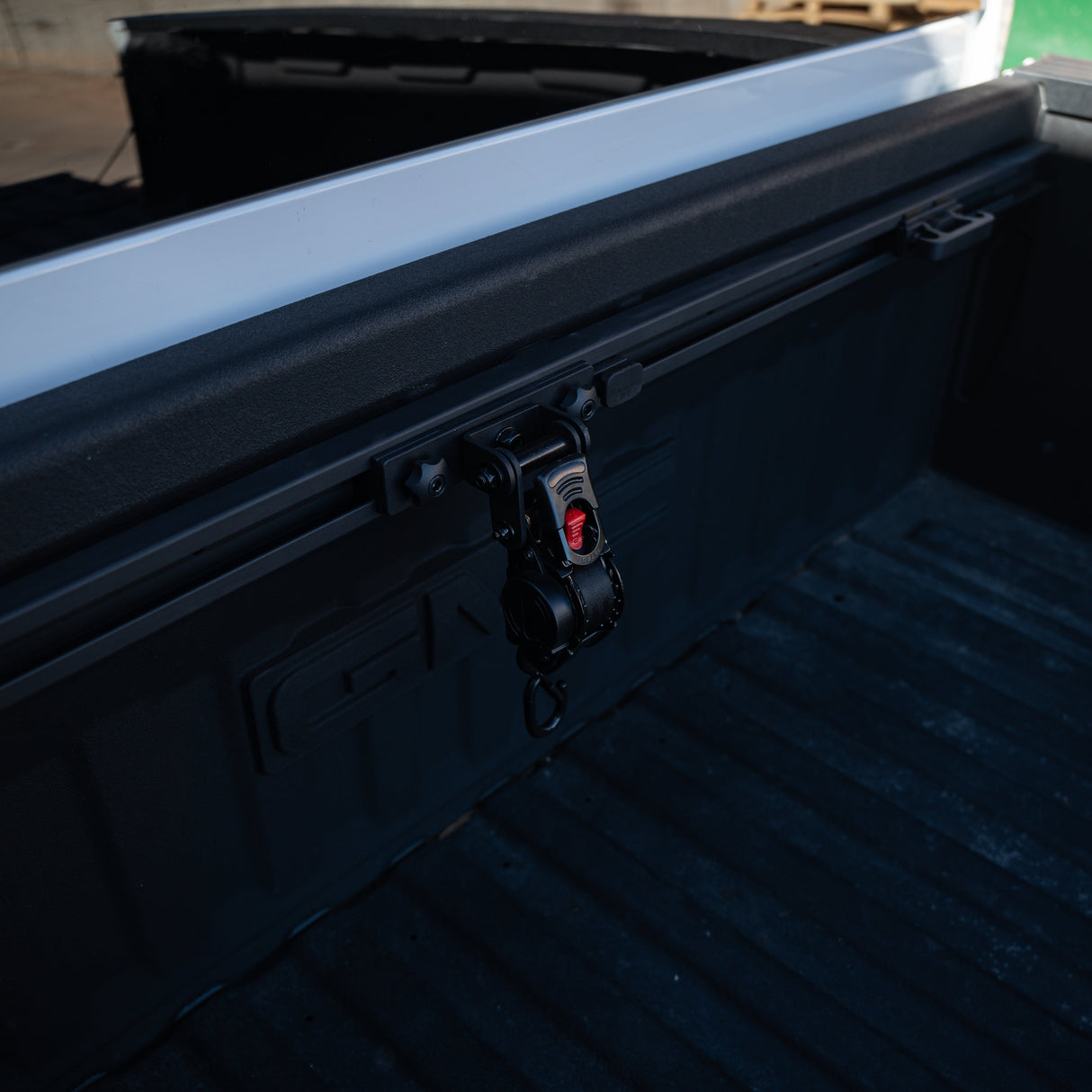 Integral Bulkhead Rail - Chevrolet & GMC 1500 & HD
