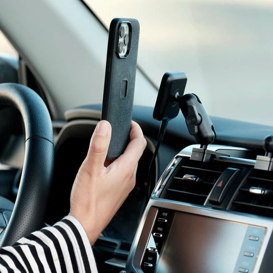 OFFROAM X PEAK DESIGN Toyota 4Runner (2010-2024) Magnetic Charging Phone Mount