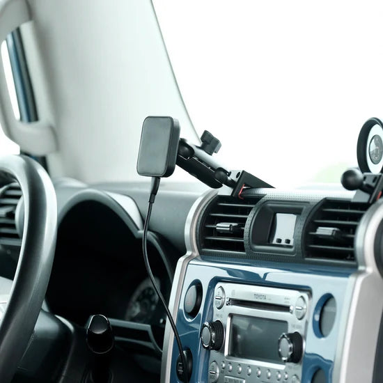 OFFROAM X PEAK DESIGN Toyota FJ Cruiser (2007-2014) Magnetic Charging Phone Mount
