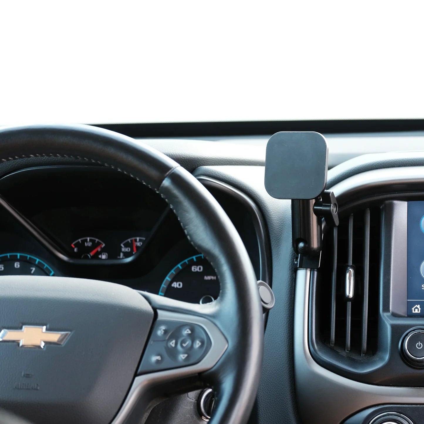 OFFROAM Chevrolet Colorado | GMC Canyon (2015-2022) Phone Mount with MagSafe