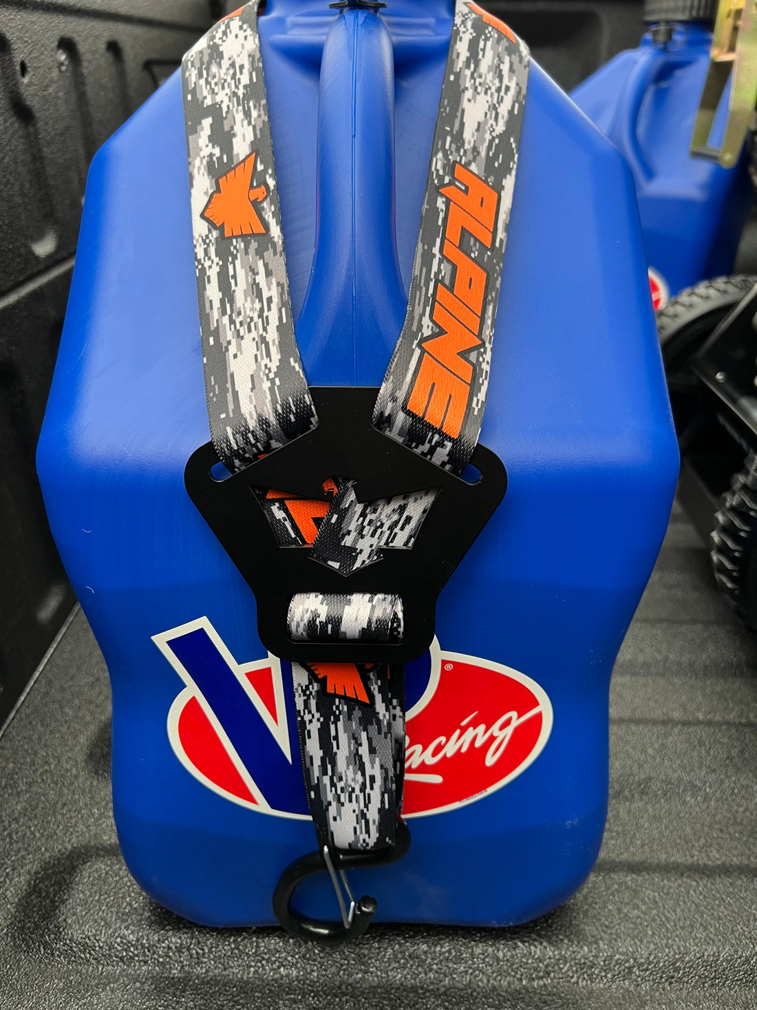 Dual Y Fuel Jug Strap-Storm Camo