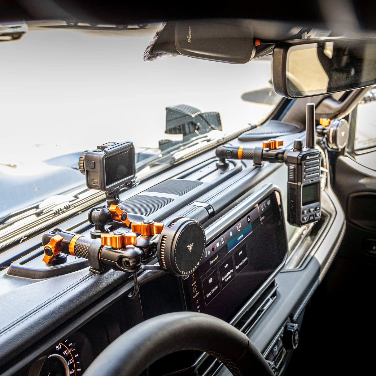 2024+ Jeep Wrangler JL & Gladiator (Not Compatible With 4xe) Tackform Slim Track Dash Bracket With Qi2.2/MagSafe Charging & Cooling Phone Mount | Driver Side