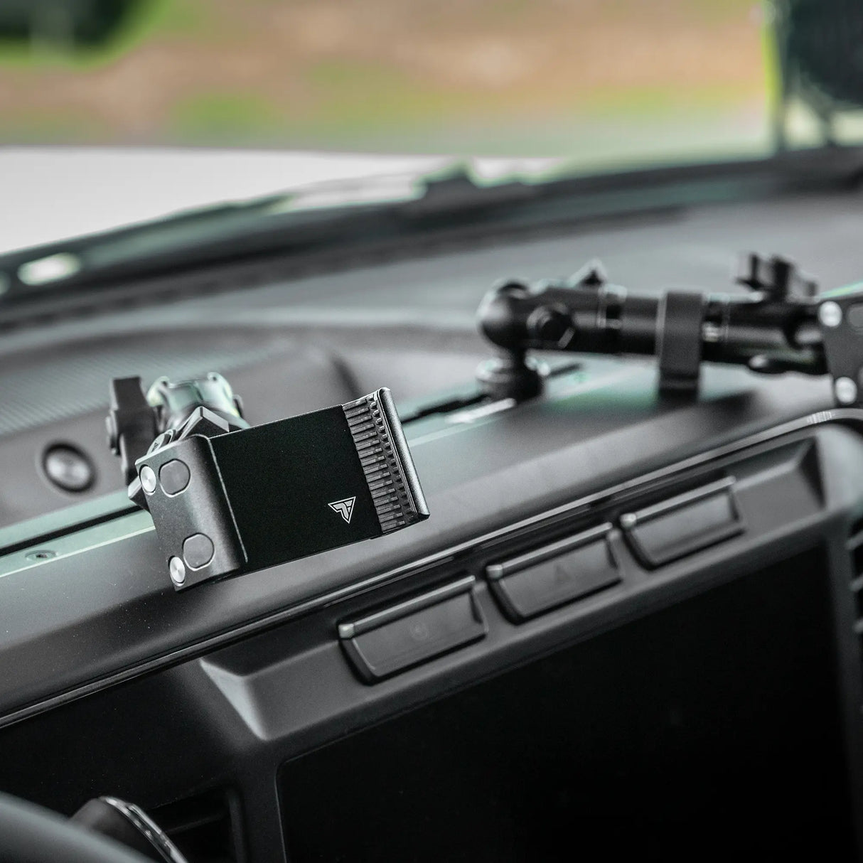 2023-2026 Ford Super Duty (F-250 Through F-600) Tackform Slim Track Dash Bracket With MagSafe Phone Mount
