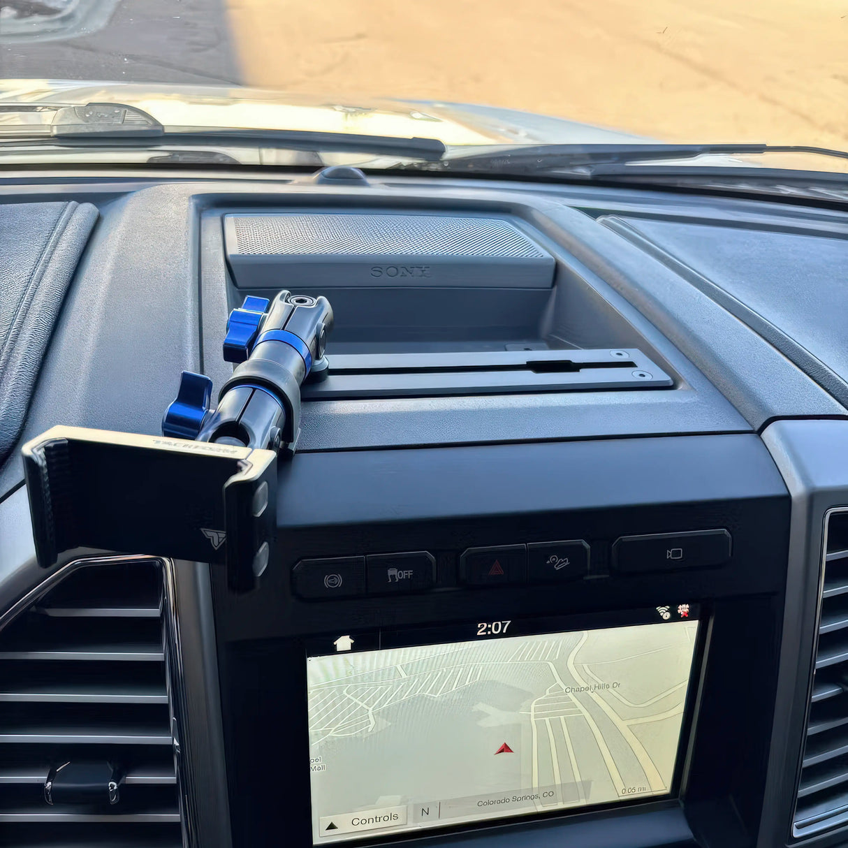 ‘15-‘20 Ford F-150, ‘17-‘22 Super Duty, ‘18-‘21 Expedition Tackform Slim Track Dash Bracket