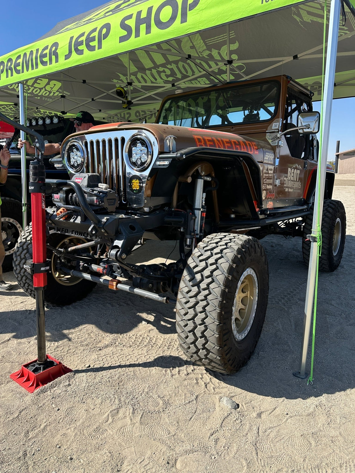 CarbonPro Hydraulic Jack with Mounting Clamps MLH 48'' - Xtrusion Overland