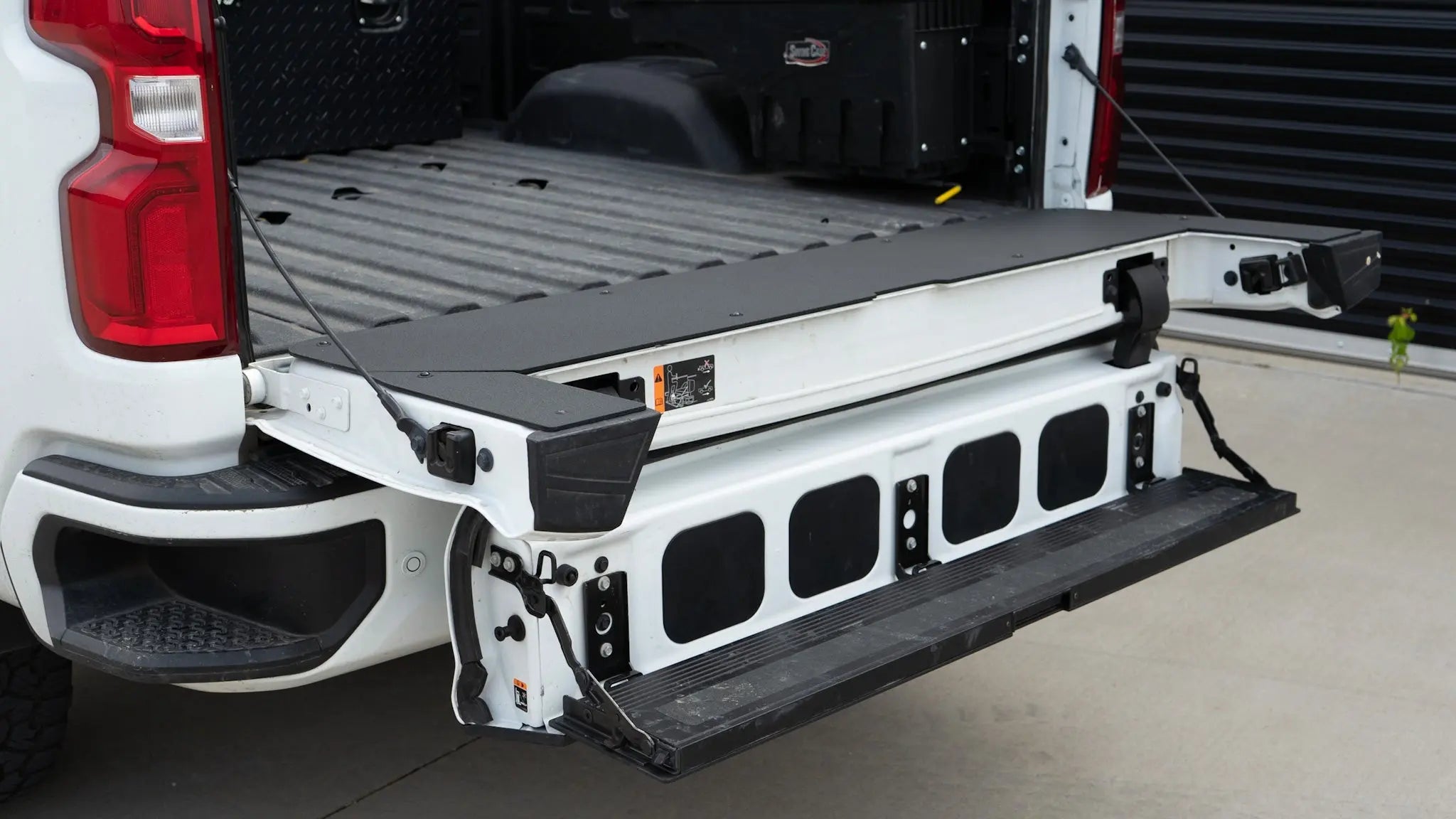 TrailGate Panel for Chevy Silverado (2022+ w/ Multi-Flex Tailgates)