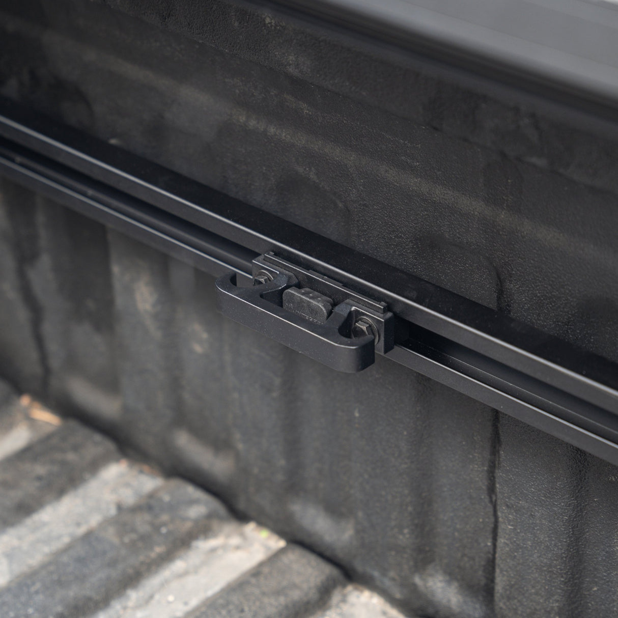Integral Bulkhead Rail- F150 & Raptor 2015+ (5.5' Bed) - Xtrusion Overland
