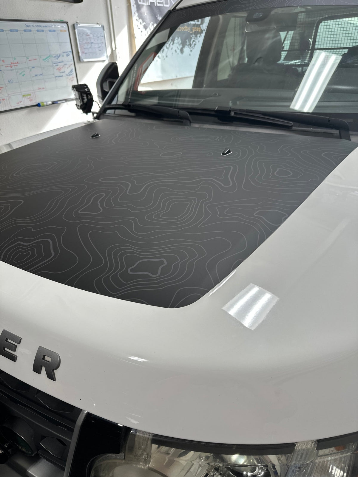 Land Rover Discovery LR4 Hood Stamp - Xtrusion Overland