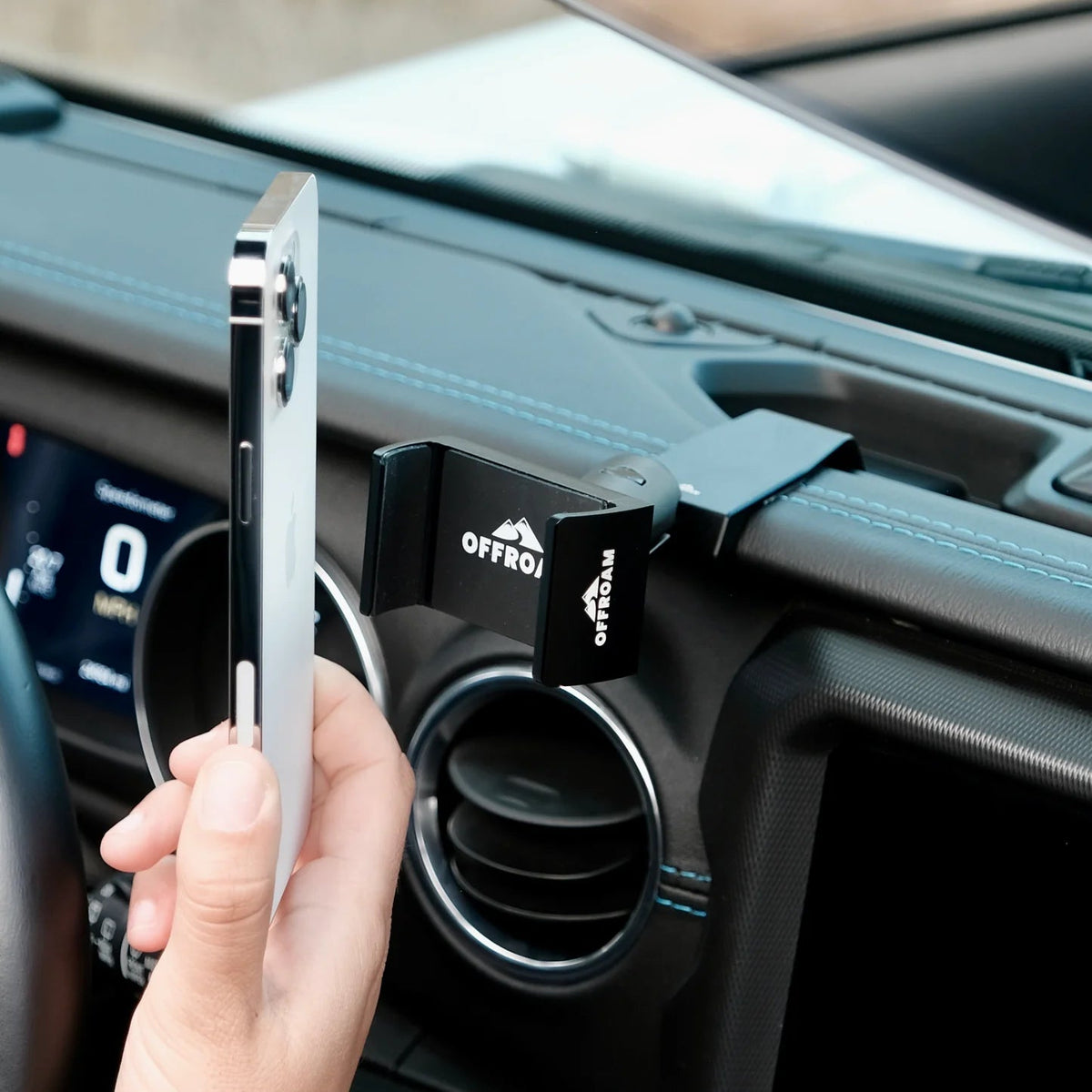 OFFROAM Jeep Wrangler JL | Gladiator JT (2018-2023) Dashboard Phone Mount - Xtrusion Overland