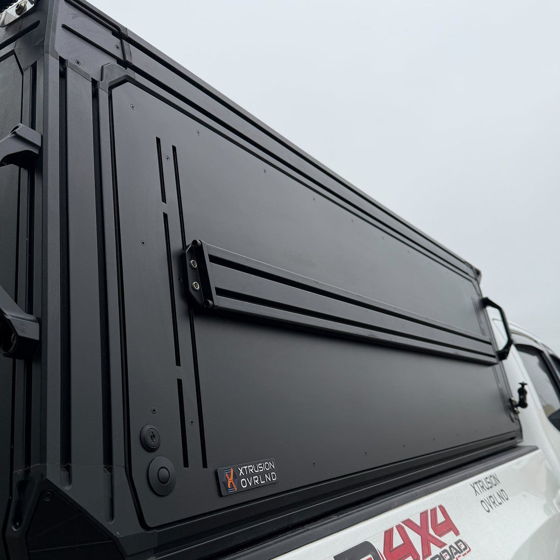 XO.SKLTN Topper Panel Side Braces (2)