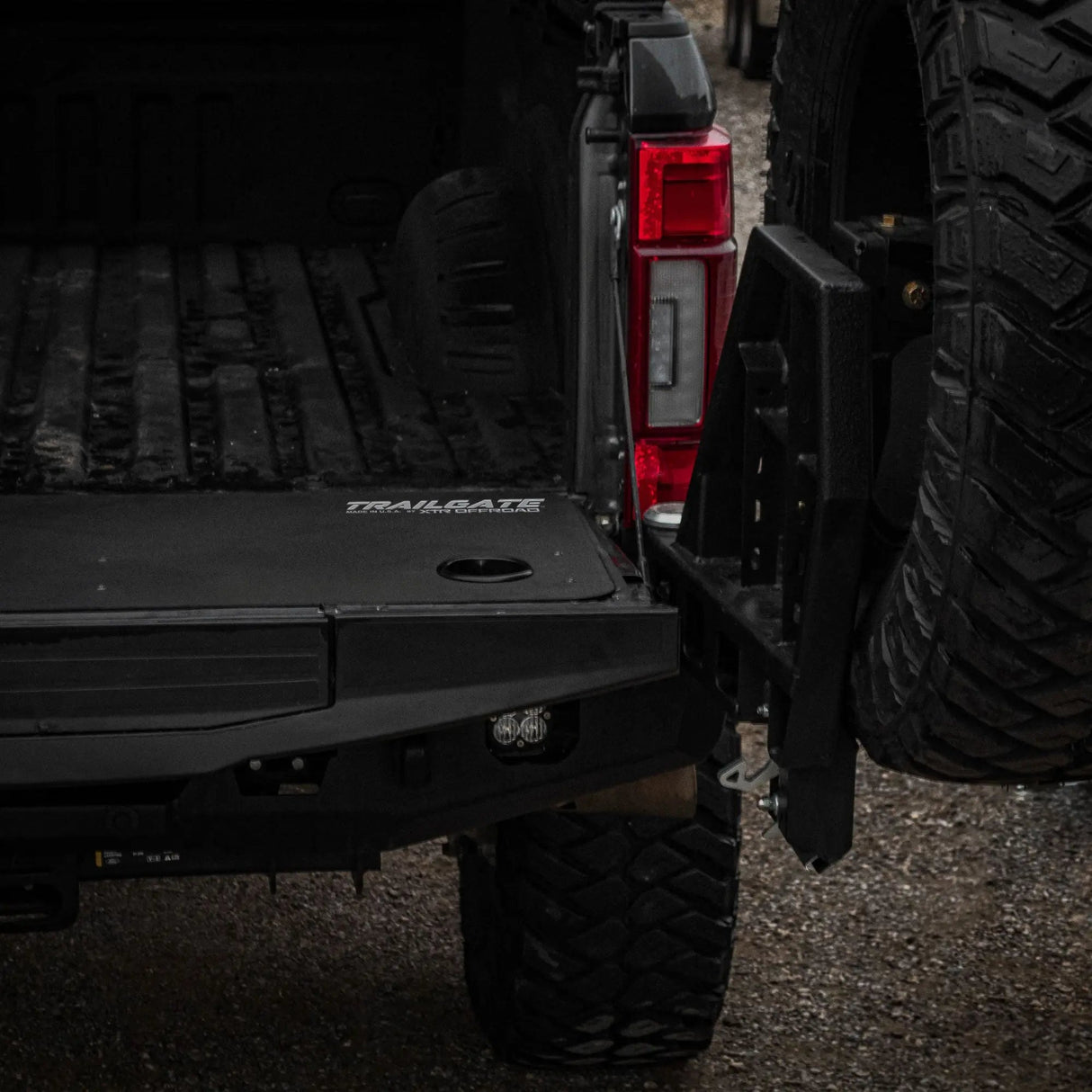 TrailGate Panel for Ford F - 250/350 - Fits (2017- 2023) with tailgate step Trailgate Tailgate Insert with cup holders